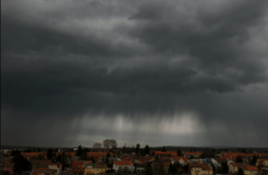 Pusztító erővel érkezik a hidegfront, fagyot és jégesőt hoz magával, nagyot zuhan a hőmérséklet